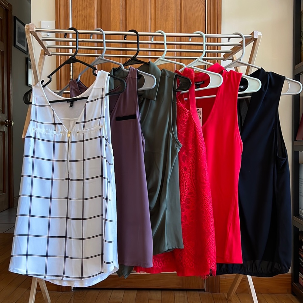 BUNDLE Six Express Sleeveless Tops size small